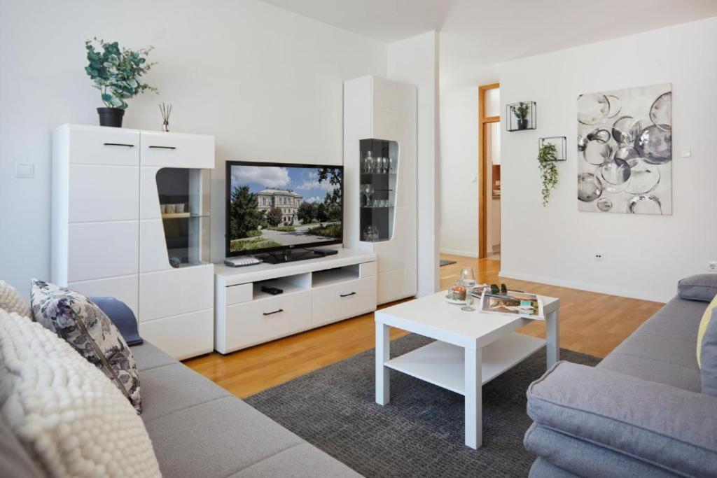 Apartment Madral Zagreb Buitenkant foto