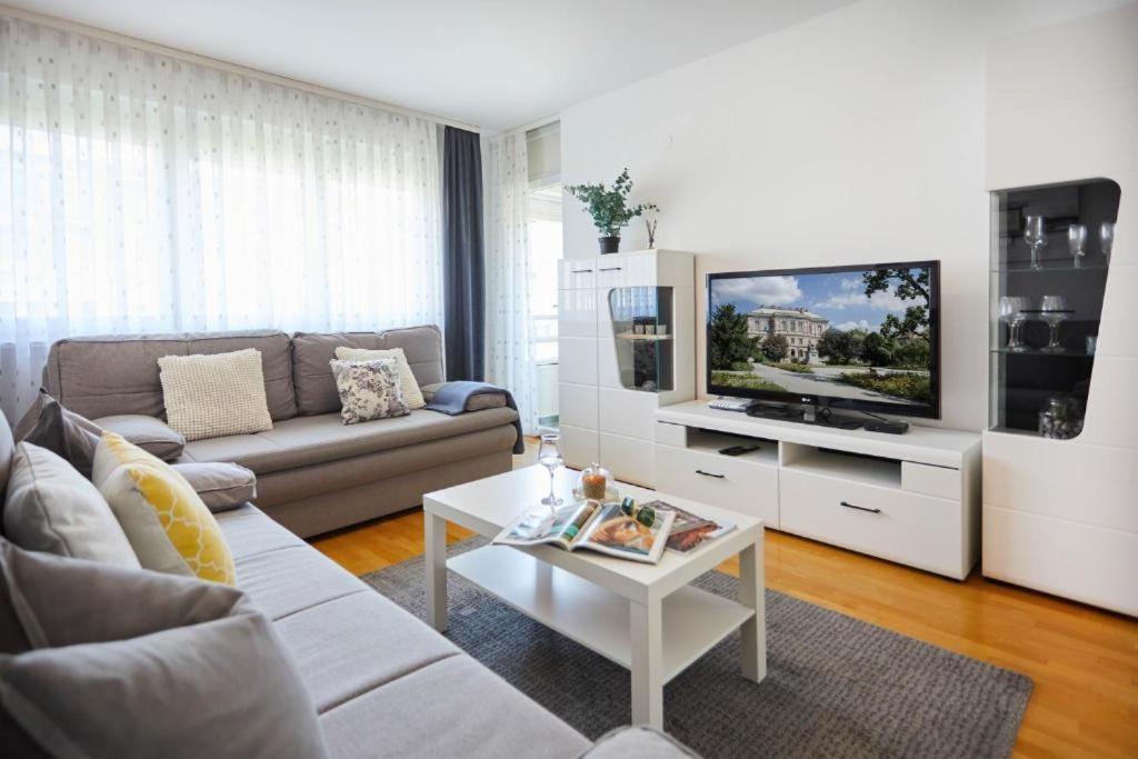 Apartment Madral Zagreb Buitenkant foto